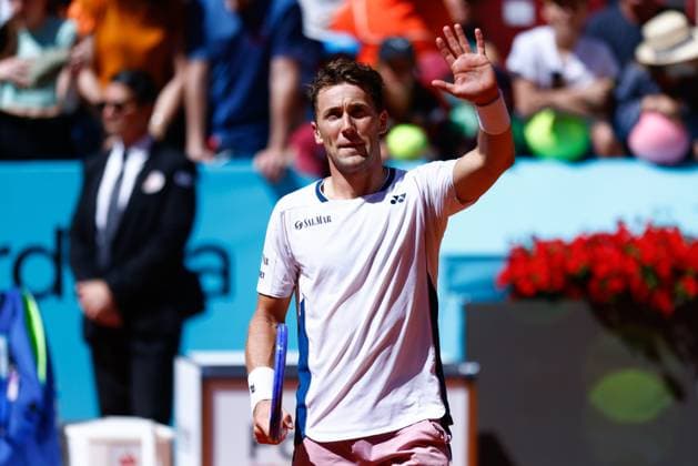 April 25, 2025, Madrid, Madrid, Spain: Casper Ruud of Norway celebrates the victory against Arthur Rinderknech of France during the Mutua Madrid Open 2025, ATP, Tennis Herren Masters 1000 and WTA, Tennis Damen 1000, tennis tournament celebrated at Caja Magica on April 25, 2025 in Madrid, Spain. Madrid Spain - ZUMAa181 20250425_zaa_a181_077 Copyright: xDennisxAgyemanx