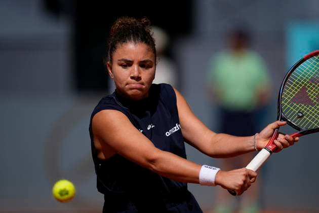 April 25, 2025, Madrid, Madrid, Spain: Jasmine Paolini of Italy in action against Katie Boulter of Great Britain during the Mutua Madrid Open 2025, ATP, Tennis Herren Masters 1000 and WTA, Tennis Damen 1000 tennis tournament, celebrated at Caja Magica on April 25, 2025 in Madrid, Spain. Madrid Spain - ZUMAa181 20250425_zaa_a181_098 Copyright: xOscarxJ.xBarrosox
