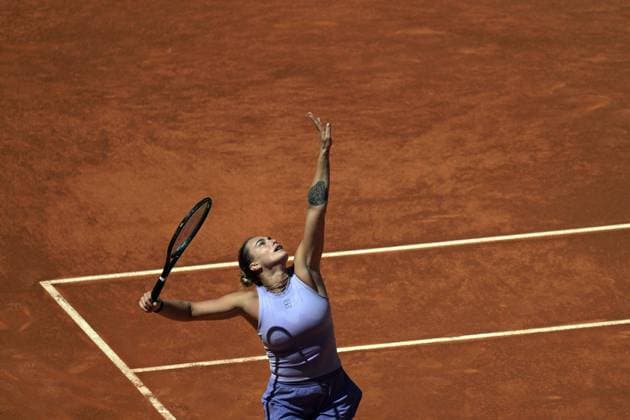 April 25, 2025, Madrid, Madrid, Spain: ARYNA SABALENKA of Belarus during her match against FRECHANNA BLINKOVA of Russia on Day Five of the Mutua Madrid Open at La Caja Magica. Madrid Spain - ZUMAd308 20250425_zsp_d308_001 Copyright: xJuanxCarlosxLucasx
