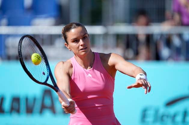 April 25, 2025, Madrid, Spain: MARIA SAKKARI of Greece in action against M. Linette of Poland during the Mutua Madrid Open 2025, ATP, Tennis Herren Masters 1000 and WTA, Tennis Damen 1000 tennis tournament, celebrated at Caja Magica in Madrid, Spain. Sakkari won 7:6, 6:3. Madrid Spain - ZUMAa181 20250425_zaa_a181_038 Copyright: xOscarxJ.xBarrosox