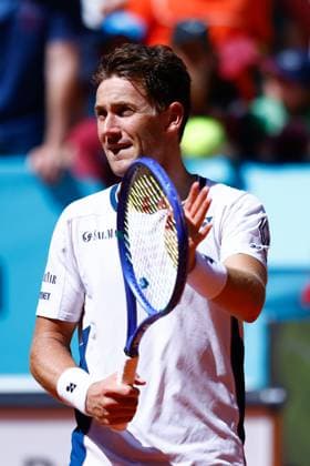 April 25, 2025, Madrid, Madrid, Spain: Casper Ruud of Norway celebrates the victory against Arthur Rinderknech of France during the Mutua Madrid Open 2025, ATP, Tennis Herren Masters 1000 and WTA, Tennis Damen 1000, tennis tournament celebrated at Caja Magica on April 25, 2025 in Madrid, Spain. Madrid Spain - ZUMAa181 20250425_zaa_a181_114 Copyright: xDennisxAgyemanx