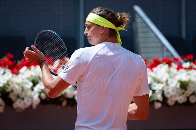 Mutua Madrid Open 2025 Alexander Zverev of Germany greets Roberto Bautista Agut of Spain during the second round match of the Mutua Madrid Open 2025 tournament celebrated at La Caja Magica on April 25, 2025 in Madrid, Spain. Madrid La Caja Magica Madrid Spain Copyright: xAlbertoxGardinx AGardin_20250425_Mutua_Madrid_Open_10195