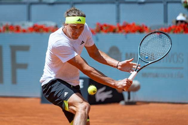 Mutua Madrid Open 2025 Alexander Zverev of Germany plays a backhand against Roberto Bautista Agut of Spain during the second round match of the Mutua Madrid Open 2025 tournament celebrated at La Caja Magica on April 25, 2025 in Madrid, Spain. Madrid La Caja Magica Madrid Spain Copyright: xAlbertoxGardinx AGardin_20250425_Mutua_Madrid_Open_10203
