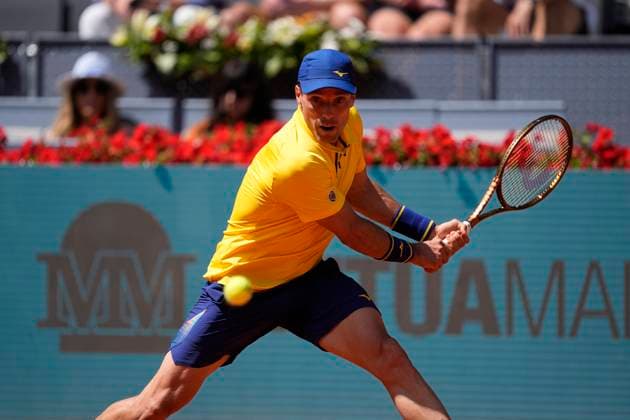 April 25, 2025, Madrid, Madrid, Spain: Roberto Bautista Agut of Spain in action against Alexander Zverev of Germany during the Mutua Madrid Open 2025, ATP, Tennis Herren Masters 1000 and WTA, Tennis Damen 1000 tennis tournament, celebrated at Caja Magica on April 25, 2025 in Madrid, Spain. Madrid Spain - ZUMAa181 20250425_zaa_a181_151 Copyright: xOscarxJ.xBarrosox