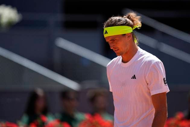 April 25, 2025, Madrid, Madrid, Spain: Alexander Zverev of Germany in action against Roberto Bautista Agut of Spain during the Mutua Madrid Open 2025, ATP, Tennis Herren Masters 1000 and WTA, Tennis Damen 1000 tennis tournament, celebrated at Caja Magica on April 25, 2025 in Madrid, Spain. Madrid Spain - ZUMAa181 20250425_zaa_a181_152 Copyright: xOscarxJ.xBarrosox