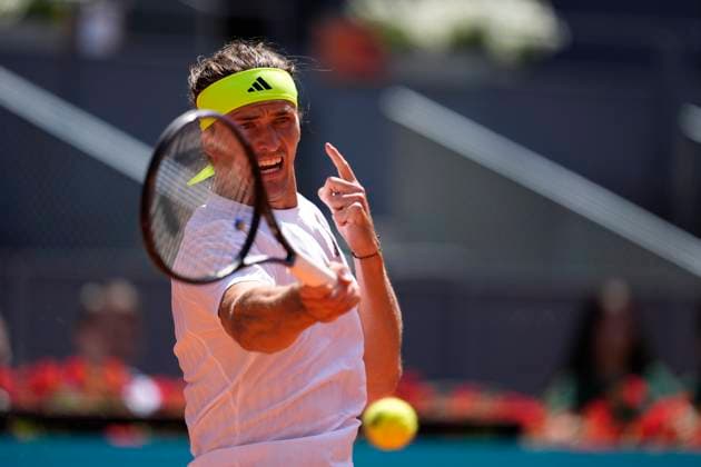 April 25, 2025, Madrid, Madrid, Spain: Alexander Zverev of Germany in action against Roberto Bautista Agut of Spain during the Mutua Madrid Open 2025, ATP, Tennis Herren Masters 1000 and WTA, Tennis Damen 1000 tennis tournament, celebrated at Caja Magica on April 25, 2025 in Madrid, Spain. Madrid Spain - ZUMAa181 20250425_zaa_a181_155 Copyright: xOscarxJ.xBarrosox