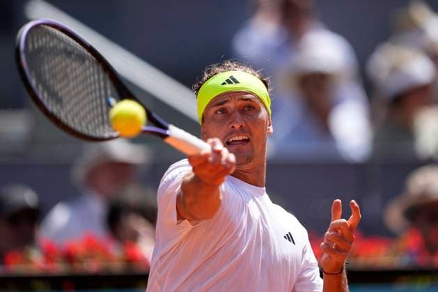 April 25, 2025, Madrid, Madrid, Spain: Alexander Zverev of Germany in action against Roberto Bautista Agut of Spain during the Mutua Madrid Open 2025, ATP, Tennis Herren Masters 1000 and WTA, Tennis Damen 1000 tennis tournament, celebrated at Caja Magica on April 25, 2025 in Madrid, Spain. Madrid Spain - ZUMAa181 20250425_zaa_a181_156 Copyright: xOscarxJ.xBarrosox