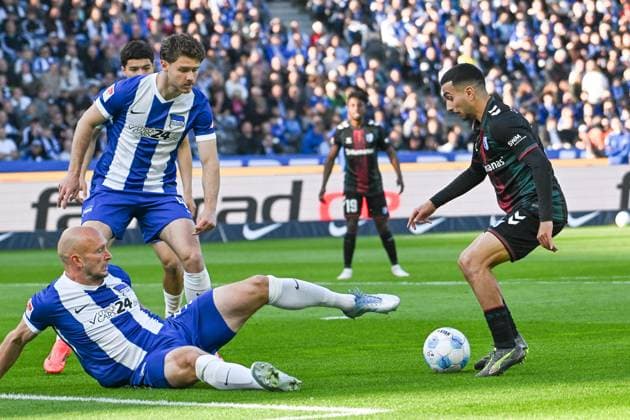 Soccer 2 Bundesliga, Hertha BSC Berlin 1 FC Magdeburg 25 04 2025, xdanx, Soccer 2 Bundesliga, Hertha BSC Berlin 1 FC Magdeburg v l Toni Leistner Hertha BSC ,Linus Gechter Hertha BSC ,Livan Burcu 1 FC Magdeburg duel, duel, fight, tackle DFL DFB REGULATIONS PROHIBIT ANY USE OF PHOTOGRAPHS as IMAGE SEQUENCES and or QUASI VIDEO Daniel Lakomski Mix1Press Berlin Olympiastadion Berlin Germany DEU Copyright: xDanielxLakomskix