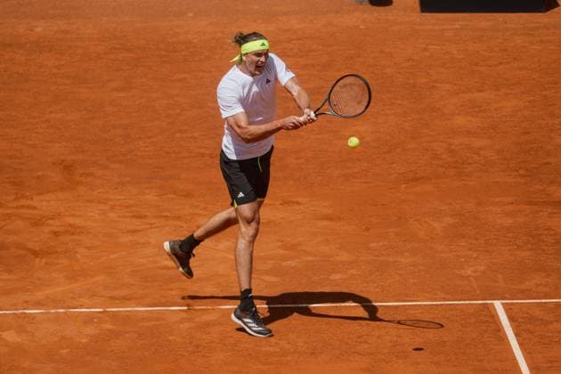 Mutua Madrid Open 2025, MADRID, SPAIN APRIL 25 Alexander Zverev from Germany during his Second Round Mens Singles Match against Roberto Bautista Agut from Spain on Day Four at the Mutua Madrid Open at La Caja Magica on April 25, 2025 in Madrid, Spain Photo by Andy Astfalck Copyright: xBEAUTIFULxSPORTS Astfalckx