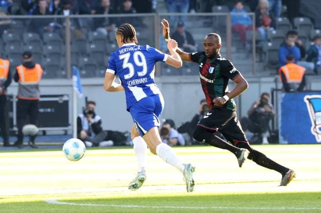 DEU, DFL, 2 FBL, Hertha BSC vs 1 FC Magdeburg, 25 04 2025, Berliner Olympiastadion, Berlin, DEU, DFL, 2 FBL, Hertha BSC vs 1 FC Magdeburg, im Bild Derry Scherhant Hertha BSC Berlin 39 , Lubambo Musonda 1 FC Magdeburg 19 DFL regulations prohibit any use of Photographs as image sequences and or quasi video nordphotoxGmbHx xEngler nph00076