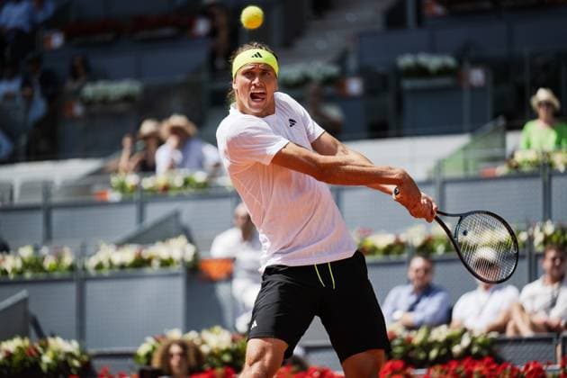 Mutua Madrid Open 2025, MADRID, SPAIN APRIL 25 Alexander Zverev from Germany during his Second Round Mens Singles Match against Roberto Bautista Agut from Spain on Day Four at the Mutua Madrid Open at La Caja Magica on April 25, 2025 in Madrid, Spain Photo by Andy Astfalck Copyright: xBEAUTIFULxSPORTS Astfalckx