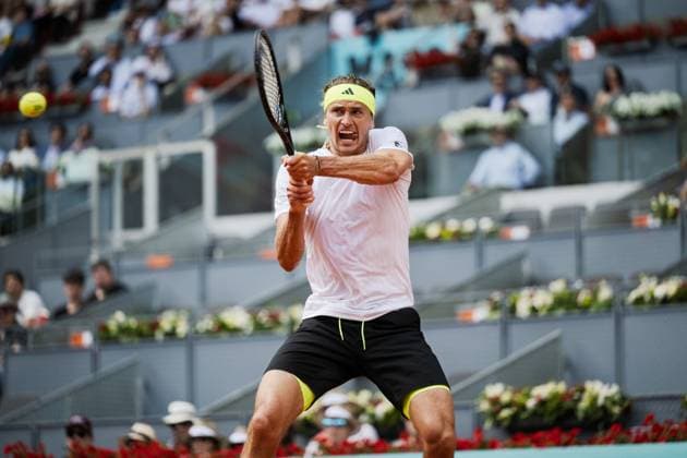 Mutua Madrid Open 2025, MADRID, SPAIN APRIL 25 Alexander Zverev from Germany during his Second Round Mens Singles Match against Roberto Bautista Agut from Spain on Day Four at the Mutua Madrid Open at La Caja Magica on April 25, 2025 in Madrid, Spain Photo by Andy Astfalck Copyright: xBEAUTIFULxSPORTS Astfalckx