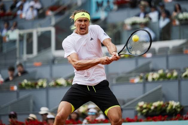 Mutua Madrid Open 2025, MADRID, SPAIN APRIL 25 Alexander Zverev from Germany during his Second Round Mens Singles Match against Roberto Bautista Agut from Spain on Day Four at the Mutua Madrid Open at La Caja Magica on April 25, 2025 in Madrid, Spain Photo by Andy Astfalck Copyright: xBEAUTIFULxSPORTS Astfalckx