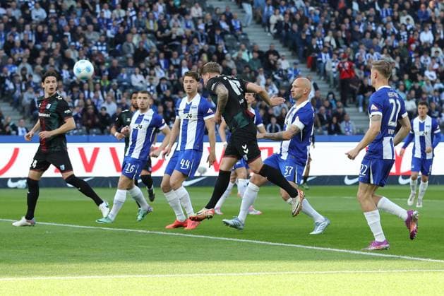 25 04 2025, xtgx, Soccer 2 Bundesliga, Hertha BSC Berlin 1 FC Magdeburg emspor, v l Alexander Nollenberger Magdeburg, 17 Kopfball DFL DFB REGULATIONS PROHIBIT ANY USE OF PHOTOGRAPHS as IMAGE SEQUENCES and or QUASI VIDEO Berlin