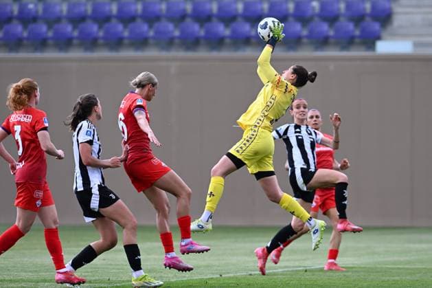 Durante Francesca (ACF Fiorentina) save during ACF Fiorentina vs Juventus FC, Italian football Serie A Women match in Bagno a Ripoli (FI), Italy, April 25 2025  Copyright: xFilippoxTomasi IPAxSportx xipa-agency.netx xx IPA_56884773 IPA_Agency_IPA56884773