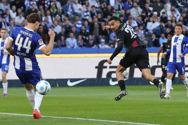 25 04 2025, xtgx, Fussball 2 Bundesliga, Hertha BSC Berlin 1 FC Magdeburg emspor, v l Livan Burcu Magdeburg, 29 am Ball, plays the ball DFL DFB REGULATIONS PROHIBIT ANY USE OF PHOTOGRAPHS as IMAGE SEQUENCES and or QUASI VIDEO Berlin