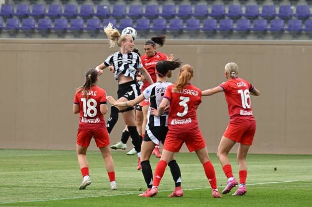 Vangsgaard Amalie (Juventus FC) header during ACF Fiorentina vs Juventus FC, Italian football Serie A Women match in Bagno a Ripoli (FI), Italy, April 25 2025  Copyright: xFilippoxTomasi IPAxSportx xipa-agency.netx xx IPA_56884788 IPA_Agency_IPA56884788