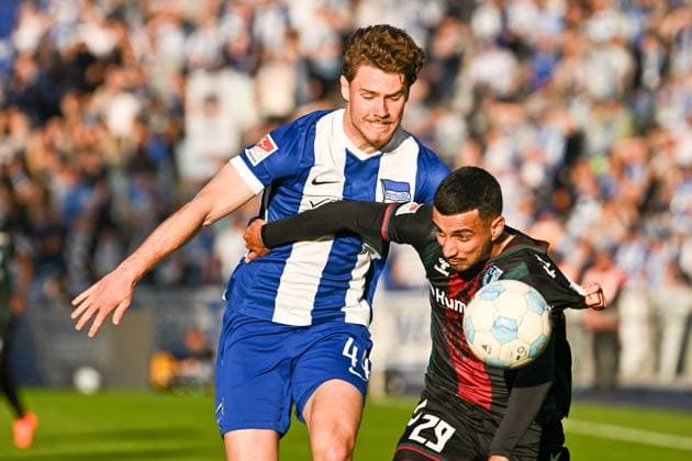 Soccer 2 Bundesliga, Hertha BSC Berlin 1 FC Magdeburg 25 04 2025, xdanx, Soccer 2 Bundesliga, Hertha BSC Berlin 1 FC Magdeburg v l Linus Gechter Hertha BSC ,Livan Burcu 1 FC Magdeburg Zweikampf, Duell, Kampf, tackle DFL DFB REGULATIONS PROHIBIT ANY USE OF PHOTOGRAPHS as IMAGE SEQUENCES and or QUASI VIDEO Daniel Lakomski Mix1Press Berlin Olympiastadion Berlin Germany DEU Copyright: xDanielxLakomskix