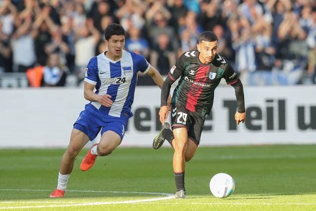 25 04 2025, xtgx, Football 2 Bundesliga, Hertha BSC Berlin 1 FC Magdeburg emspor, v l Ibrahim Maza Hertha, 10 , Livan Burcu Magdeburg, 29 duel, duel, fight, tackle DFL DFB REGULATIONS PROHIBIT ANY USE OF PHOTOGRAPHS as IMAGE SEQUENCES and or QUASI VIDEO Berlin
