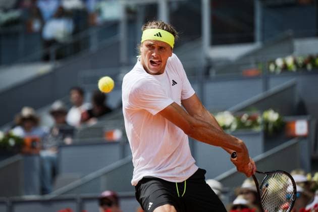 Mutua Madrid Open 2025, MADRID, SPAIN APRIL 25 Alexander Zverev from Germany during his Second Round Mens Singles Match against Roberto Bautista Agut from Spain on Day Four at the Mutua Madrid Open at La Caja Magica on April 25, 2025 in Madrid, Spain Photo by Andy Astfalck Copyright: xBEAUTIFULxSPORTS Astfalckx