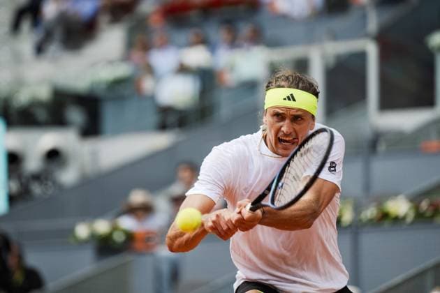 Mutua Madrid Open 2025, MADRID, SPAIN APRIL 25 Alexander Zverev from Germany during his Second Round Mens Singles Match against Roberto Bautista Agut from Spain on Day Four at the Mutua Madrid Open at La Caja Magica on April 25, 2025 in Madrid, Spain Photo by Andy Astfalck Copyright: xBEAUTIFULxSPORTS Astfalckx