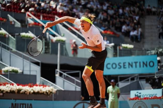 Mutua Madrid Open 2025, MADRID, SPAIN APRIL 25 Alexander Zverev from Germany during his Second Round Mens Singles Match against Roberto Bautista Agut from Spain on Day Four at the Mutua Madrid Open at La Caja Magica on April 25, 2025 in Madrid, Spain Photo by Andy Astfalck Copyright: xBEAUTIFULxSPORTS Astfalckx