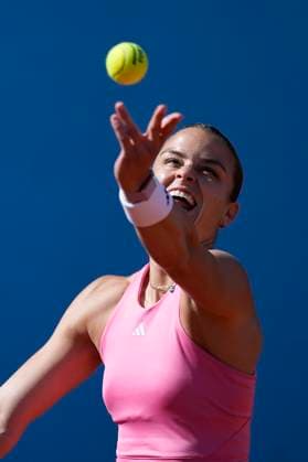 April 25, 2025, Madrid, Madrid, Spain: Maria Sakkari of Greece in action against Magda Linette of Poland during the Mutua Madrid Open 2025, ATP, Tennis Herren Masters 1000 and WTA, Tennis Damen 1000 tennis tournament, celebrated at Caja Magica on April 25, 2025 in Madrid, Spain. Madrid Spain - ZUMAa181 20250425_zaa_a181_045 Copyright: xOscarxJ.xBarrosox