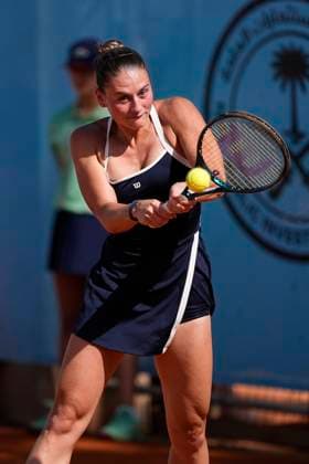 April 25, 2025, Madrid, Madrid, Spain: Emma Raducanu of Great Britain in action against Marta Kostiuk of Ukraine during the Mutua Madrid Open 2025, ATP, Tennis Herren Masters 1000 and WTA, Tennis Damen 1000 tennis tournament, celebrated at Caja Magica on April 25, 2025 in Madrid, Spain. Madrid Spain - ZUMAa181 20250425_zaa_a181_165 Copyright: xOscarxJ.xBarrosox