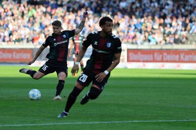 2 Soccer Bundesliga, Hertha BSC 1 FC Magdeburg Marcus Mathisen Magdeburg 16 taking a shot on goal, in front Xavier Amaechi Magdeburg 20 , during the match in the 2 Soccer Bundesliga, Hertha BSC 1 FC Magdeburg in Berlin, Olympiastadion, on 25 04 2025 DFB regulations prohibit any use of photographs as image sequences and or quasi video Copyright: xBEAUTIFULxSPORTS Frankex