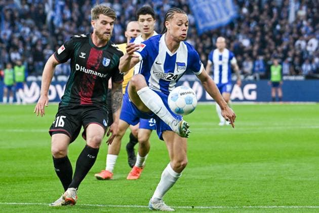 Soccer 2 Bundesliga, Hertha BSC Berlin 1 FC Magdeburg 25 04 2025, xdanx, Soccer 2 Bundesliga, Hertha BSC Berlin 1 FC Magdeburg v l Marcus Mathisen 1 FC Magdeburg , Derry Scherhant Hertha BSC Zweikampf, Duell, Kampf, tackle DFL DFB REGULATIONS PROHIBIT ANY USE OF PHOTOGRAPHS as IMAGE SEQUENCES and or QUASI VIDEO Daniel Lakomski Mix1Press Berlin Olympiastadion Berlin Germany DEU Copyright: xDanielxLakomskix