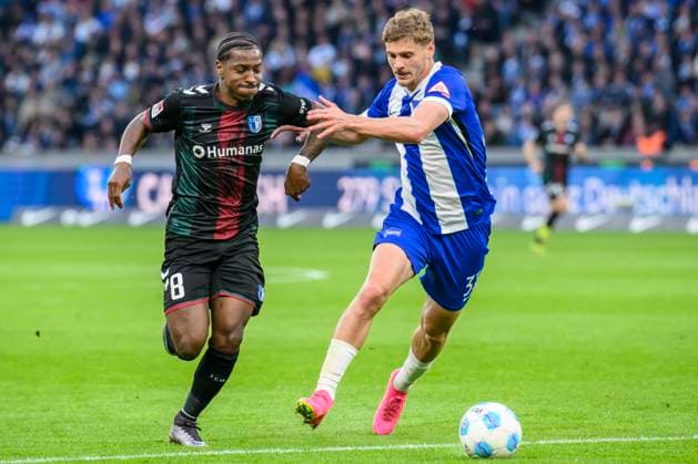 in the picture from l Bryan Teixeira 1 FC Magdeburg, 8 , Marton Dardai Hertha BSC, 31 , duel, action, fight, fights for the ball, GER, Berlin, football, Hertha BSC vs 1 FC Magdeburg, DFB, Bundesliga, season 2024 2025, DFB DFL REGULATIONS PROHIBIT ANY USE OF PHOTOGRAPHS AS IMAGE SEQUENCES AND OR QUASI VIDEO, 25 04 2025 Copyright: HMBxMedia UwexKoch