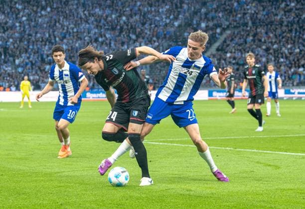 Soccer, Men, Season 2024 2025, 2 Bundesliga 31 Matchday , Hertha BSC 1 FC Magdeburg, f l Jean Hugonet 1 FC Magdeburg , Marten Winkler Hertha BSC , 25 04 2025, Copyright: xSebastianxRäppold MatthiasxKochx