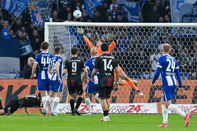 Soccer 2 Bundesliga, Hertha BSC Berlin 1 FC Magdeburg 25 04 2025, xdanx, Soccer 2 Bundesliga, Hertha BSC Berlin 1 FC Magdeburg v l Torparade von Tjark Ernst Hertha BSC DFL DFB REGULATIONS PROHIBIT ANY USE OF PHOTOGRAPHS as IMAGE SEQUENCES and or QUASI VIDEO Daniel Lakomski Mix1Press Berlin Olympiastadion Berlin Germany DEU Copyright: xDanielxLakomskix