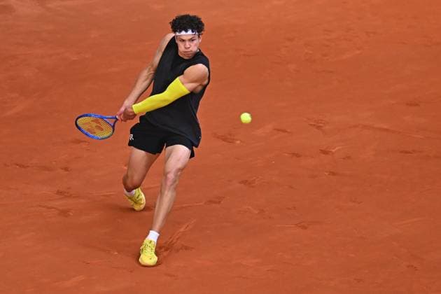 Mutua Madrid Open Men - Spain Ben Shelton (USA) during his first round match at the Mutua Madrid Open in Madrid, Spain, on April, 25, 2025. Photo by Corinne Dubreuil ABACAPRESS.COM Madrid Spain  Copyright: xDubreuilxCorinne ABACAx