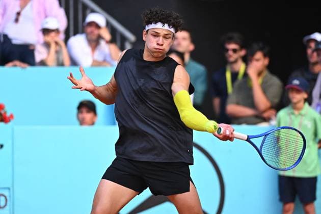 Mutua Madrid Open Men - Spain Ben Shelton (USA) during his first round match at the Mutua Madrid Open in Madrid, Spain, on April, 25, 2025. Photo by Corinne Dubreuil ABACAPRESS.COM Madrid Spain  Copyright: xDubreuilxCorinne ABACAx