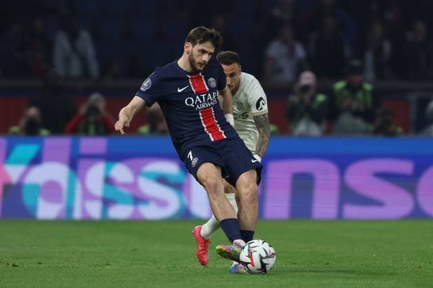 2025 04 25 Parc des Princes, La Ligue 1 J 31 Paris Saint Germain OGC Nice v l , Khvicha Kvaratskhelia Paris Saint Germain in action, in action, Copyright: JoaquimxFerreira