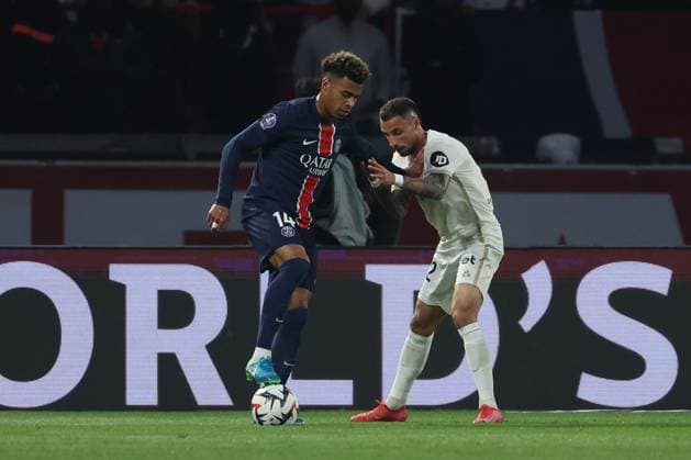 2025 04 25 Parc des Princes, La Ligue 1 J 31 Paris Saint Germain OGC Nice v l , DÃ sirÃ DouÃ Paris Saint Germain , Jonathan Clauss OGC Nice in action, in action, Copyright: JoaquimxFerreira