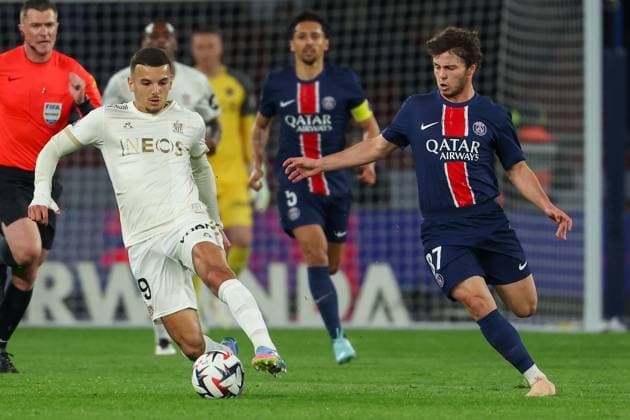2025 04 25 Parc des Princes, La Ligue 1 J 31 Paris Saint Germain OGC Nice v l , Badredine Bouanani OGC Nice , Joao Neves Paris Saint Germain in action, in action, Copyright: JoaquimxFerreira