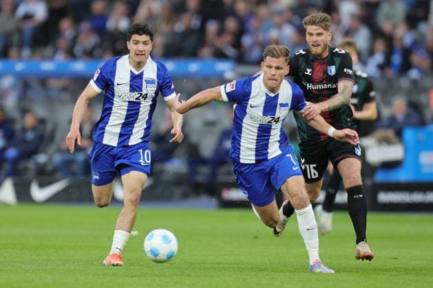 2 Soccer Bundesliga, Hertha BSC 1 FC Magdeburg Florian Niederlechner Hertha BSC Berlin 7 in a duel with Marcus Mathisen Magdeburg 16 , left Ibrahim Maza Hertha BSC Berlin 10 , during the match in the 2 Soccer Bundesliga, Hertha BSC 1 FC Magdeburg in Berlin, Olympiastadion, on 25 04 2025 DFB regulations prohibit any use of photographs as image sequences and or quasi video Copyright: xBEAUTIFULxSPORTS Frankex