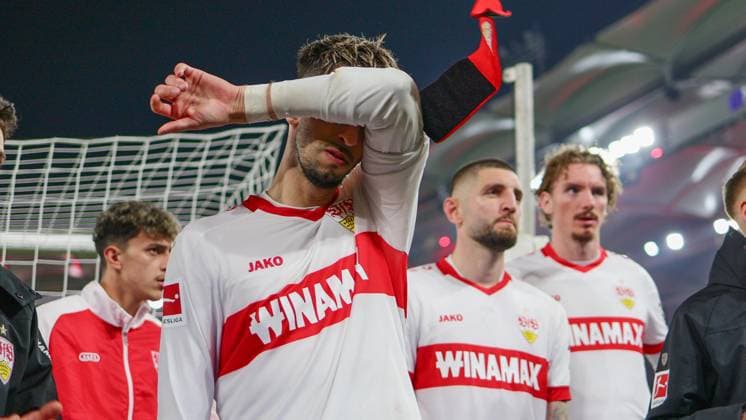 Stuttgart , Bundesliga soccer VfB Stuttgart vs. 1 FC Heidenheim, f l Atakan Karazor VfB Jeff Chabot VfB Nick Woltemade VfB , fascinated and frustrated According to the regulations of the DFL German Football League, it is prohibited to use or have used photographs taken in the stadium and or of the match in the form of sequential images and or video-like photo series