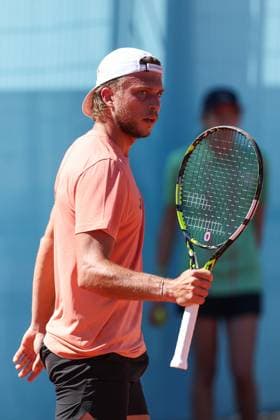 April 24, 2025, Madrid, Madrid, Spain: Alexandre Muller of France gestures against David Goffin of Belgium during the Mutua Madrid Open 2025, ATP, Tennis Herren Masters 1000 and WTA, Tennis Damen 1000 tennis tournament, celebrated at Caja Magica on April 24, 2025 in Madrid, Spain. Madrid Spain - ZUMAa181 20250424_zaa_a181_557 Copyright: xIrinaxR.xHipolitox