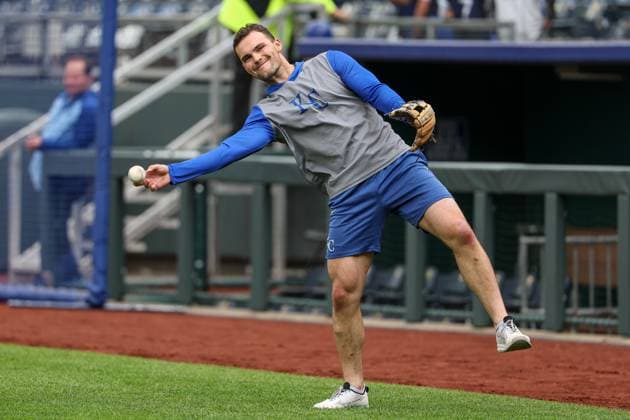 MLB, Baseball Herren, USA 2025: Astros Vs Royals APR 25 April 25, 2025: Kansas City Royals second baseman Michael Massey (19) warms up before a game against the Houston Astros at Kauffman Stadium in Kansas City, MO. David Smith CSM (Credit Image: Â David Smith Cal Media) Kansas City Mo United States of America EDITORIAL USE ONLY Copyright: xx ZUMA-20250425_zma_c04_003.jpg DavidxSmithx csmphotothree378163