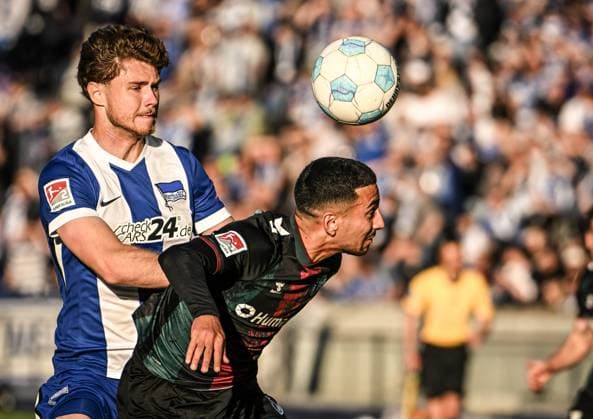 Soccer 2 Bundesliga, Hertha BSC Berlin 1 FC Magdeburg 25 04 2025, xdanx, Soccer 2 Bundesliga, Hertha BSC Berlin 1 FC Magdeburg v l Linus Gechter Hertha BSC , Livan Burcu 1 FC Magdeburg Zweikampf, Duell, Kampf, tackle DFL DFB REGULATIONS PROHIBIT ANY USE OF PHOTOGRAPHS as IMAGE SEQUENCES and or QUASI VIDEO Daniel Lakomski Mix1Press Berlin Olympiastadion Berlin Germany DEU Copyright: xDanielxLakomskix