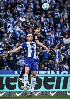 Soccer 2 Bundesliga, Hertha BSC Berlin 1 FC Magdeburg 25 04 2025, xdanx, Soccer 2 Bundesliga, Hertha BSC Berlin 1 FC Magdeburg v l Fabian Reese Hertha BSC , Jean Hugonet 1 FC Magdeburg Zweikampf, Duell, Kampf, tackle DFL DFB REGULATIONS PROHIBIT ANY USE OF PHOTOGRAPHS as IMAGE SEQUENCES and or QUASI VIDEO Daniel Lakomski Mix1Press Berlin Olympiastadion Berlin Germany DEU Copyright: xDanielxLakomskix