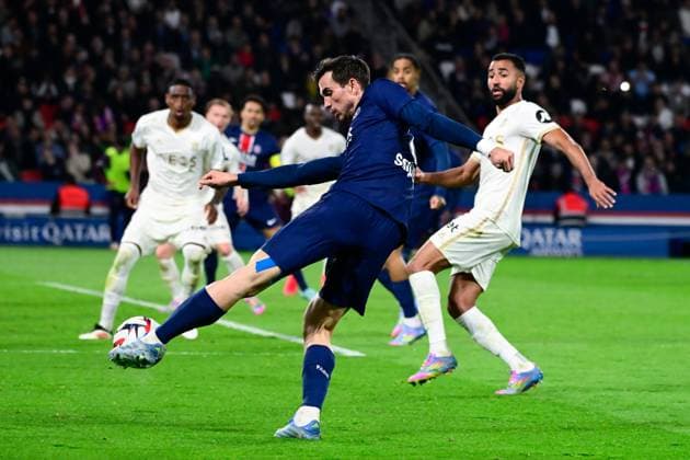 FOOTBALL : PSG vs Nice - Ligue 1 - 25 04 2025 Fabian Ruiz ( 8 - PSG ) during the Ligue 1 match between Paris Saint Germain and OGC Nice at Parc Des Princes on April 25 , 2025 in Paris, France. ( Photo by Dante Badano PsnewZ ) - ParisFrance  Copyright: xDantexBadanox