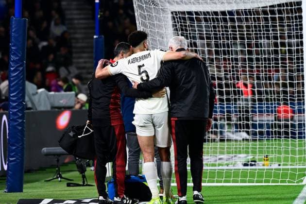 FOOTBALL : PSG vs Nice - Ligue 1 - 25 04 2025 Mohamed Abdelmonem ( 5 - Nice ) leaves the pitch during the Ligue 1 match between Paris Saint Germain and OGC Nice at Parc Des Princes on April 25 , 2025 in Paris, France. ( Photo by Dante Badano PsnewZ ) - ParisFrance  Copyright: xDantexBadanox
