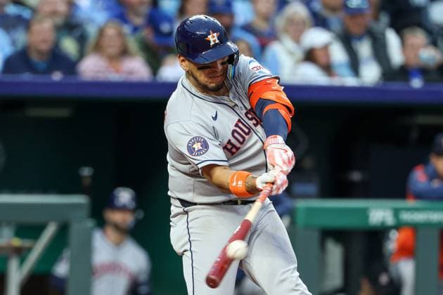 MLB, Baseball Herren, USA 2025: Astros Vs Royals APR 25 April 25, 2025: Houston Astros third baseman Isaac Paredes (15) hits a double against the Kansas City Royals during the fourth inning at Kauffman Stadium in Kansas City, MO. David Smith CSM (Credit Image: Â David Smith Cal Media) Kansas City Mo United States of America EDITORIAL USE ONLY Copyright: xx ZUMA-20250425_zma_c04_017.jpg DavidxSmithx csmphotothree378176