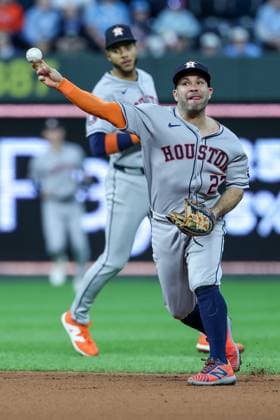 MLB, Baseball Herren, USA 2025: Astros Vs Royals APR 25 April 25, 2025: Houston Astros second baseman Jose Altuve (27) throws to first for the out on Kansas City Royals designated hitter Maikel Garcia (11) during the fourth inning at Kauffman Stadium in Kansas City, MO. David Smith CSM (Credit Image: Â David Smith Cal Media) Kansas City Mo United States of America EDITORIAL USE ONLY Copyright: xx ZUMA-20250425_zma_c04_016.jpg DavidxSmithx csmphotothree378177