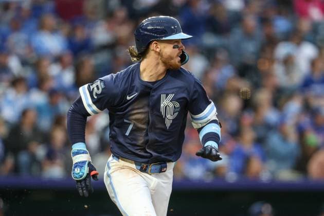 MLB, Baseball Herren, USA 2025: Astros Vs Royals APR 25 April 25, 2025: Kansas City Royals shortstop Bobby Witt Jr. (7) runs towards first base on a single during the third inning against the Houston Astros at Kauffman Stadium in Kansas City, MO. David Smith CSM (Credit Image: Â David Smith Cal Media) Kansas City Mo United States of America EDITORIAL USE ONLY Copyright: xx ZUMA-20250425_zma_c04_015.jpg DavidxSmithx csmphotothree378178