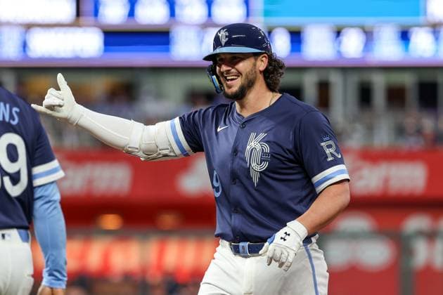 MLB, Baseball Herren, USA 2025: Astros Vs Royals APR 25 April 25, 2025: Kansas City Royals first baseman Vinnie Pasquantino (9) reacts to his single during the sixth inning against the Houston Astros at Kauffman Stadium in Kansas City, MO. David Smith CSM (Credit Image: Â David Smith Cal Media) Kansas City Mo United States of America EDITORIAL USE ONLY Copyright: xx ZUMA-20250425_zma_c04_021.jpg DavidxSmithx csmphotothree378182